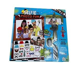 Canal Toys Selfie Photo Fun Kit Wireless Remote Included NEW IN BOX